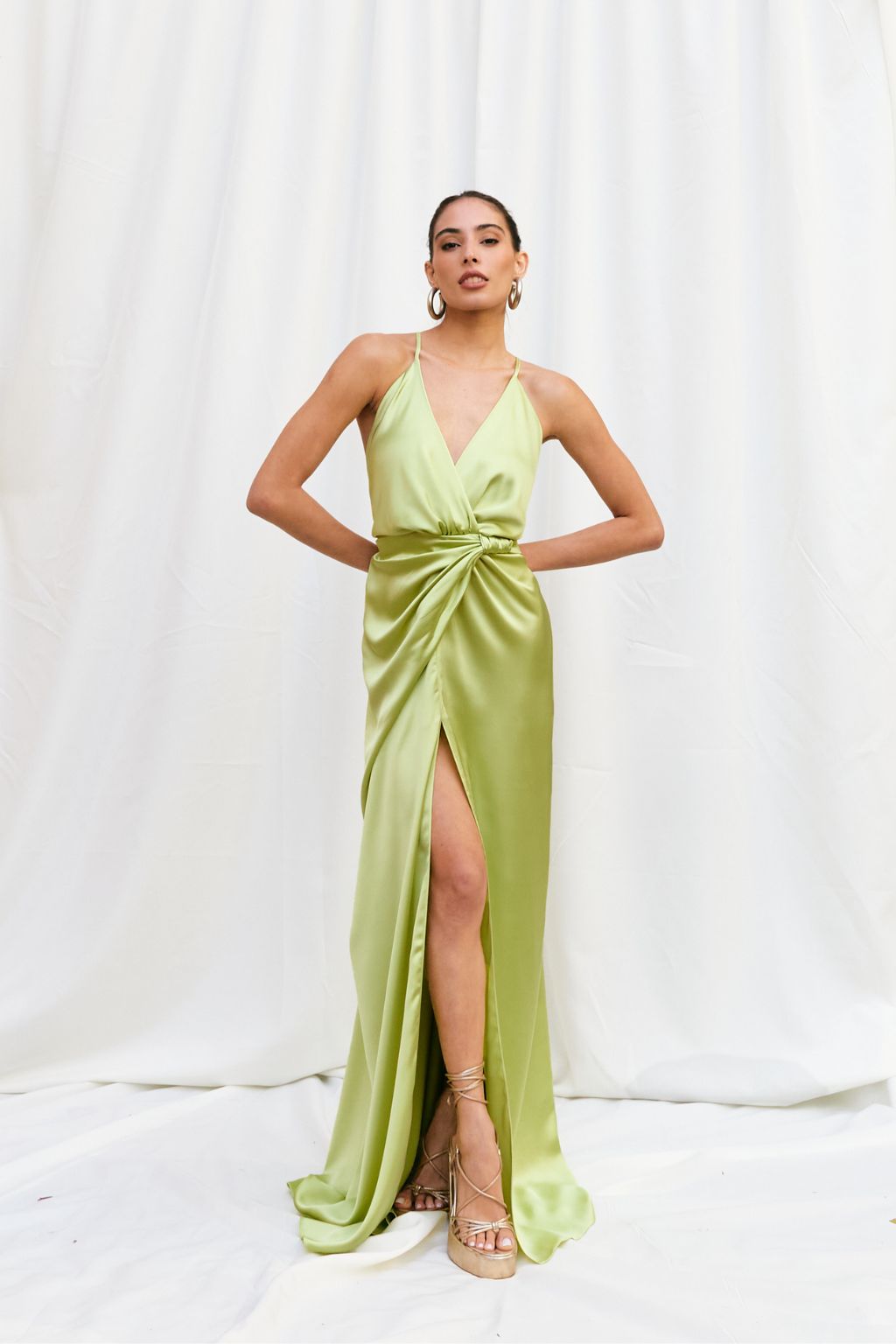 Vestido Acetinado Drapeado Frente Única Com Fenda Priscila – Limoncello