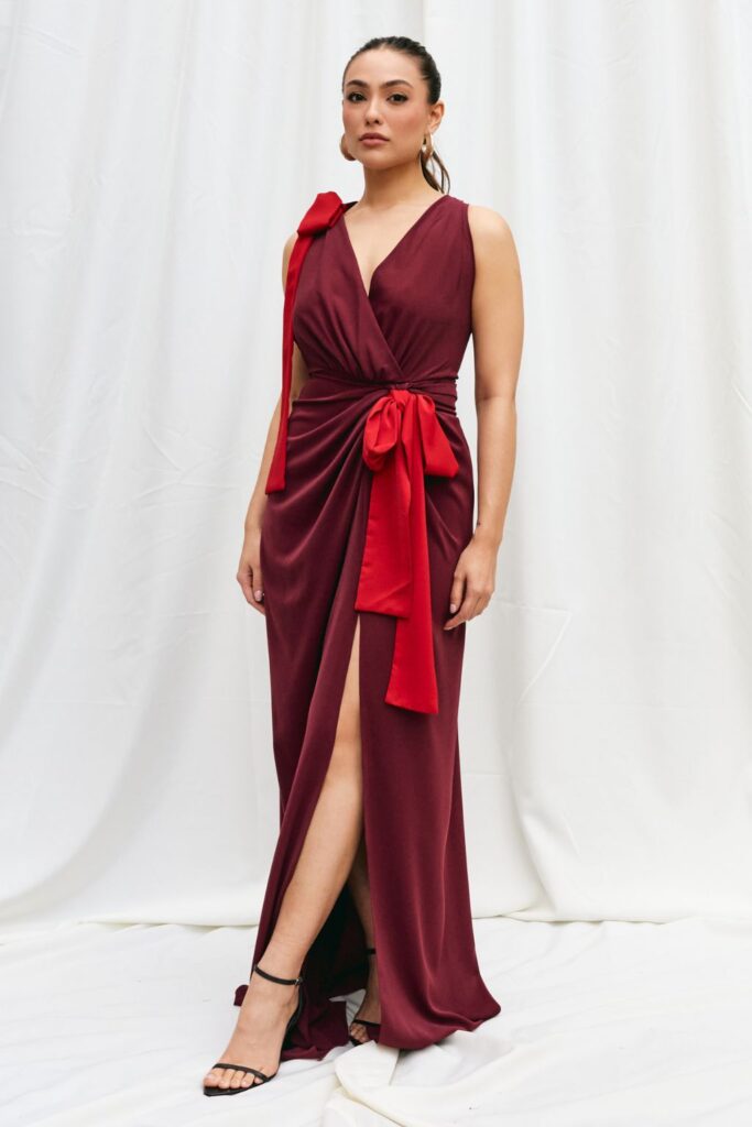 Vestido Longo Drapeado com Decote Transpassado e Laços Daphne - Uva