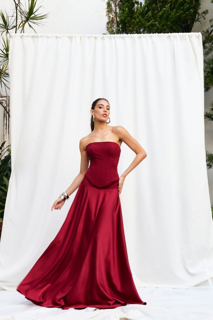 Conjunto Com Corset Estruturado e Saia Longa Acetinada Serena - Vinho - Imagem 5