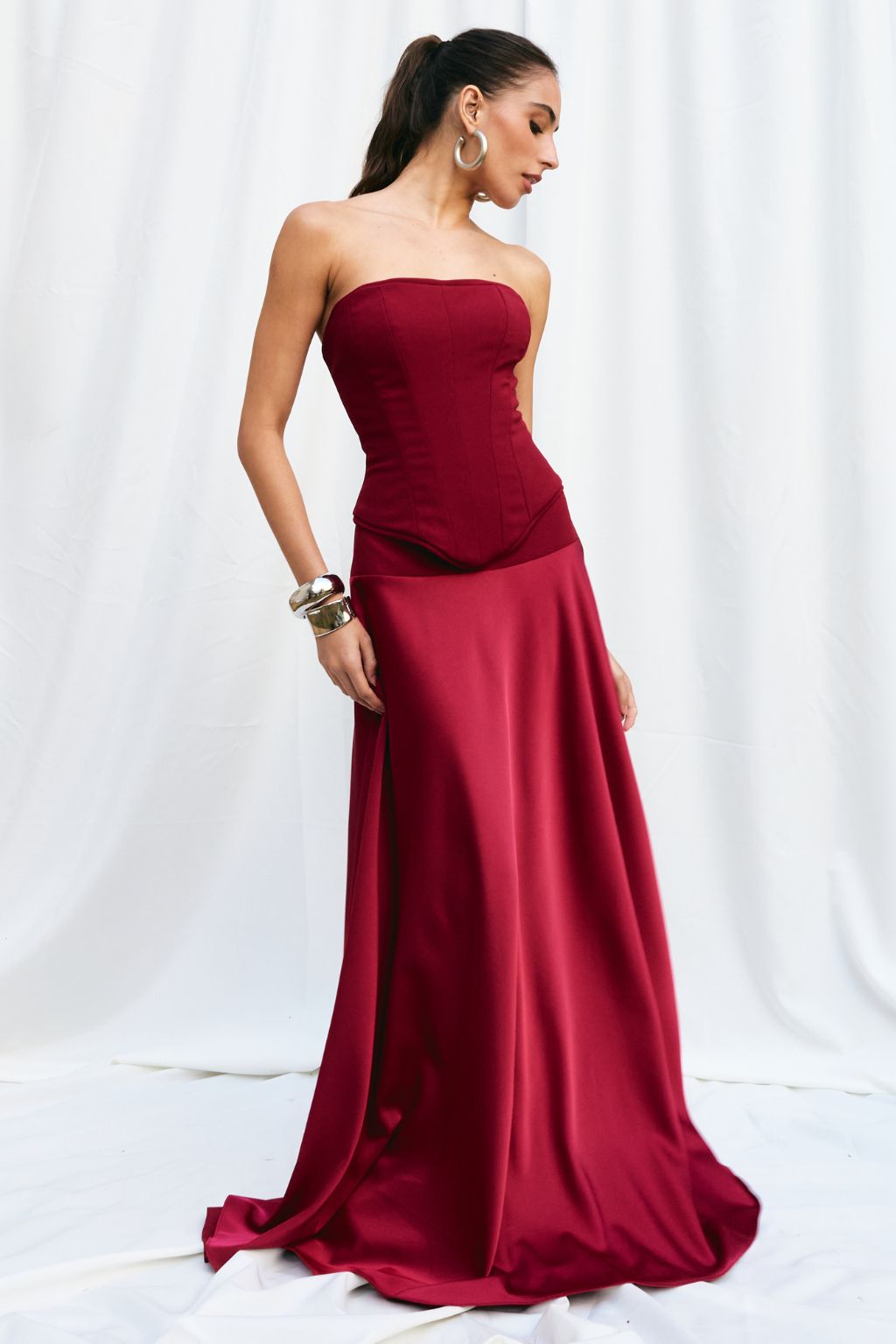 Conjunto Com Corset Estruturado e Saia Longa Acetinada Serena - Vinho