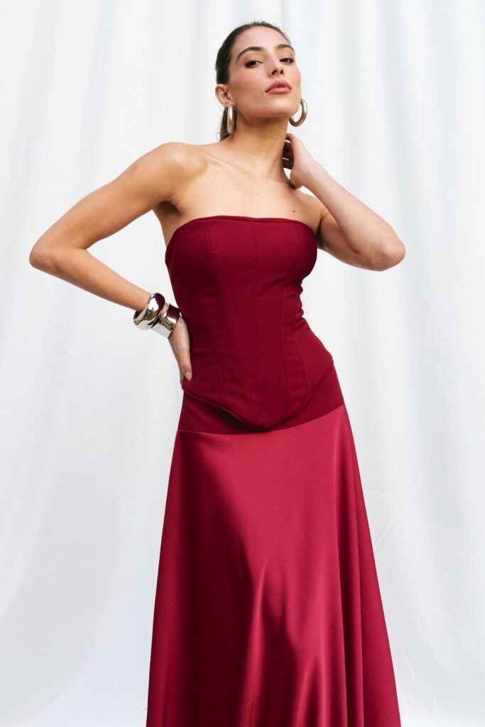 Conjunto Com Corset Estruturado e Saia Longa Acetinada Serena - Vinho - Imagem 2