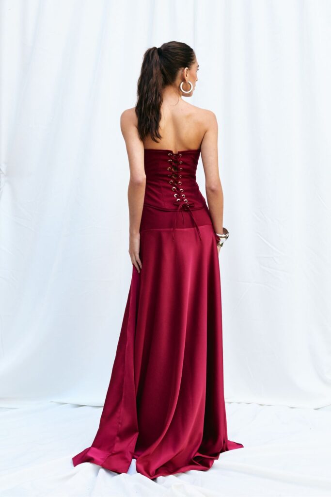 Conjunto Com Corset Estruturado e Saia Longa Acetinada Serena - Vinho - Imagem 4
