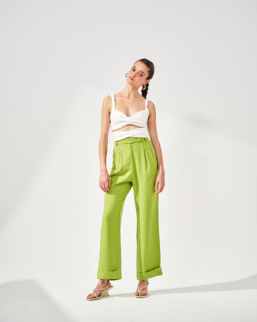 Calça De Alfaiataria Reta Com Pregas Lívia - Verde Pistache - Imagem 3