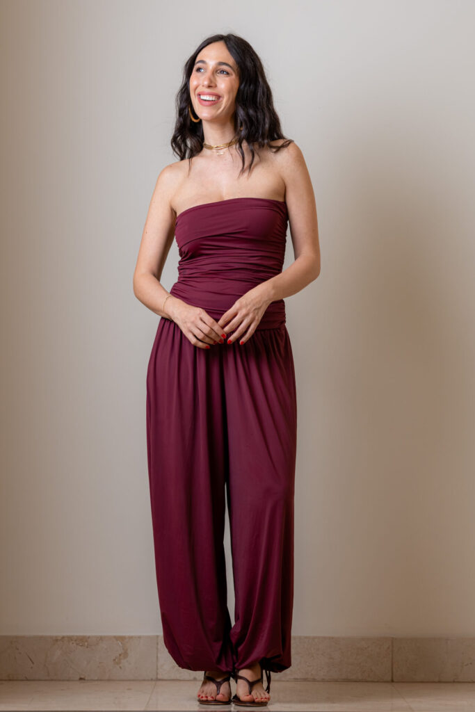 Calça Aladim de Malha Com Pala Drapeada Aghata – Vinho - Imagem 2