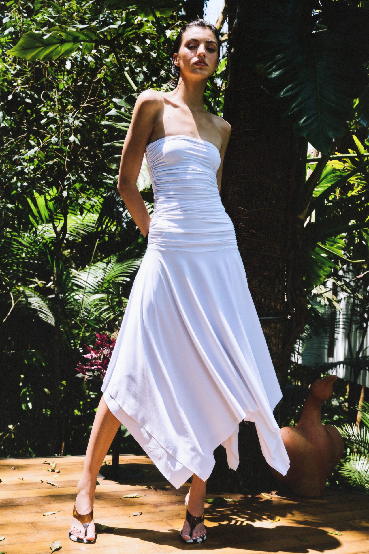 Saia Midi Assimétrica de Malha Fria com Pala Drapeada Martina - Off White