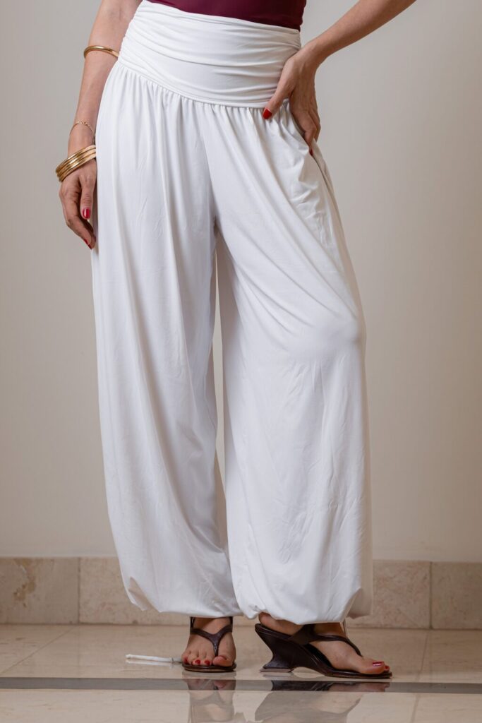 Calça Aladim de Malha Com Pala Drapeada Aghata - Off White - Imagem 3